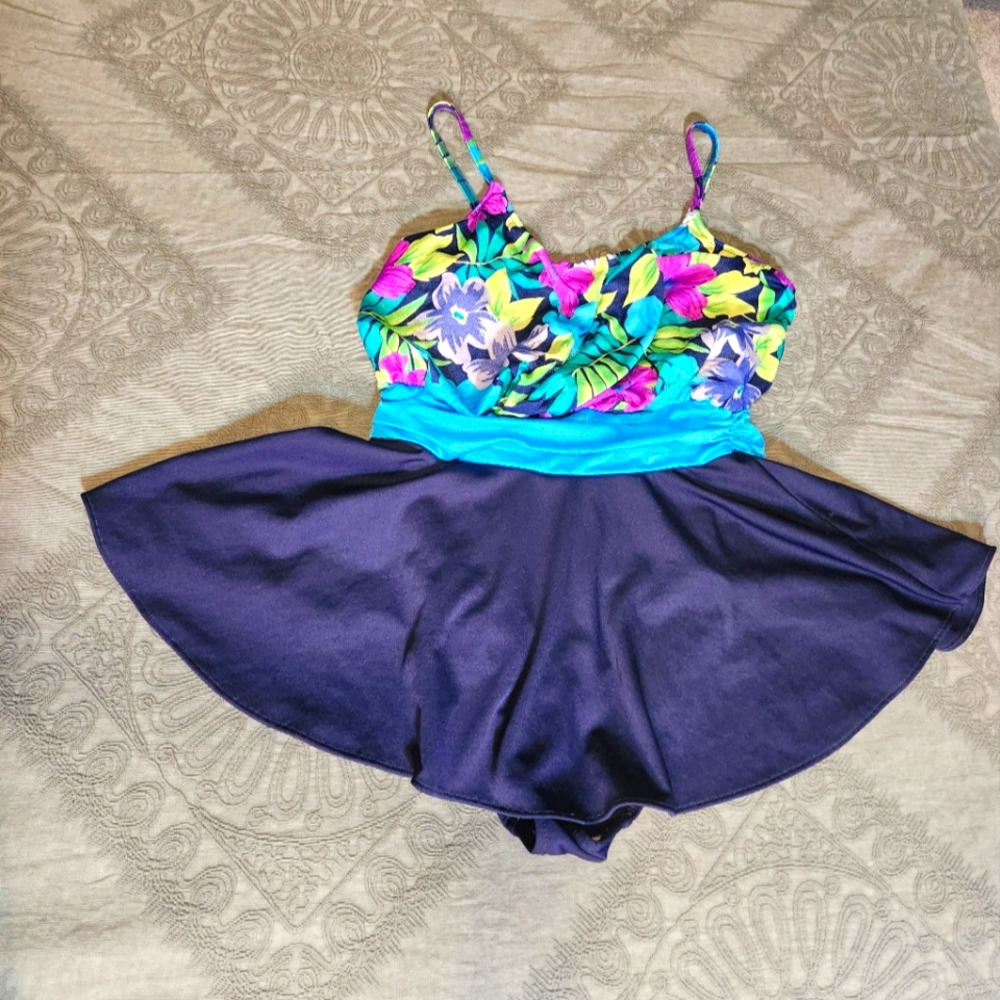 😀 Floral Swimsuit Dress with Skirt